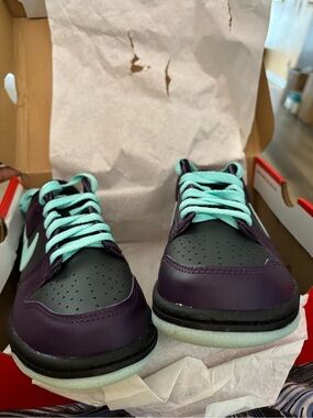 Nike big Kids Sneakers Purple with Mint Laces 6.5 m 8 wm